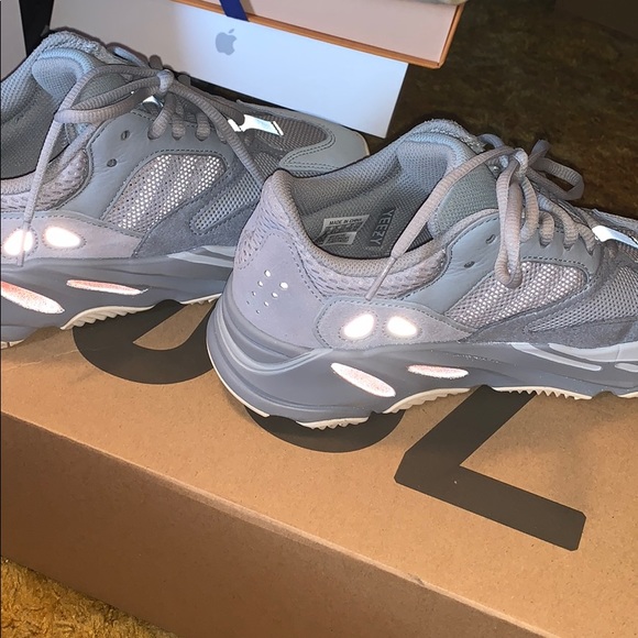 Yeezy boost 700 - Picture 3 of 4